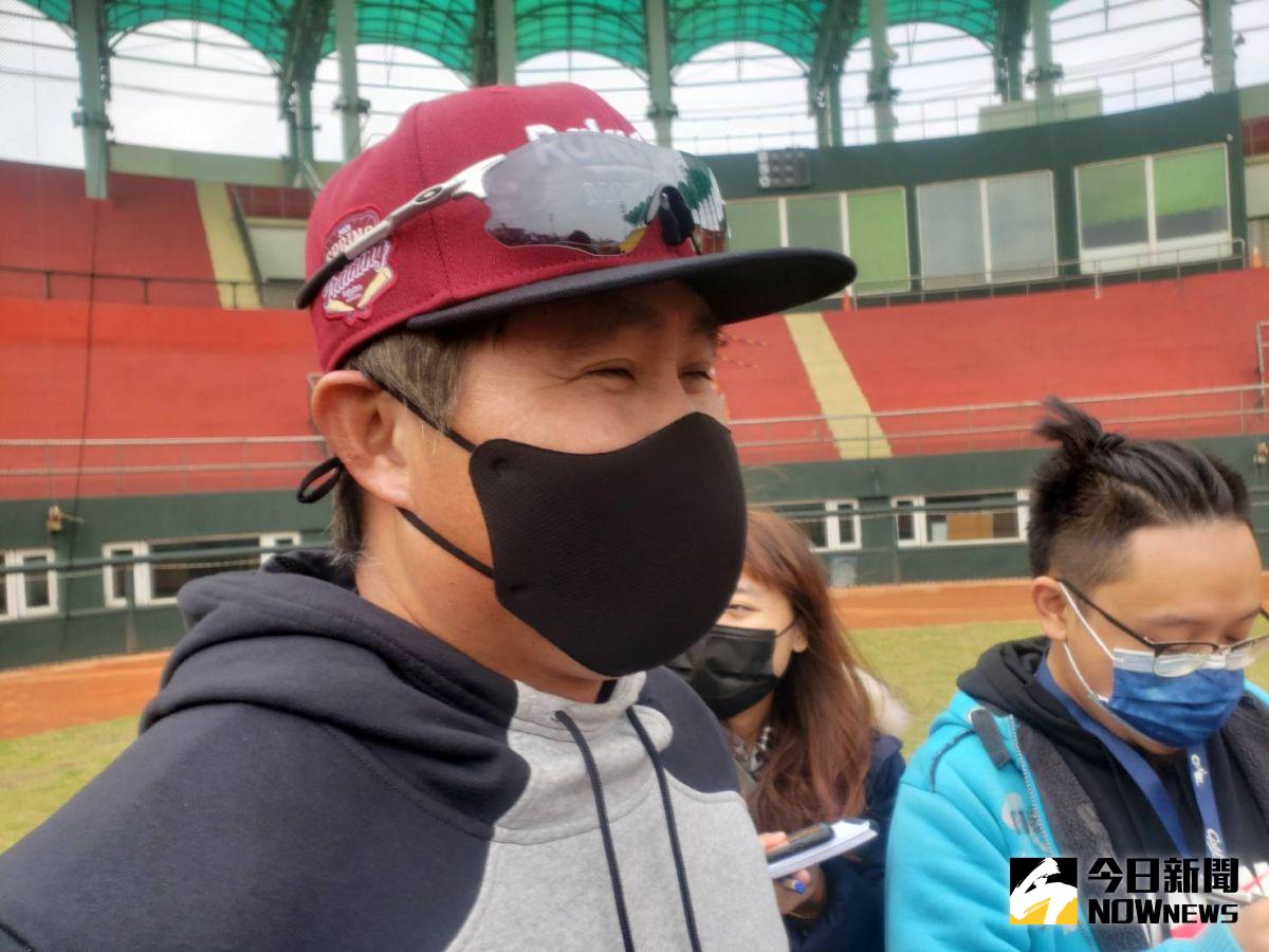 ▲樂天桃猿投手教練許銘傑。（圖／
黃建霖攝）