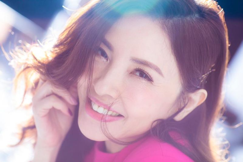 ▲半百何如芸保養得宜。(圖/何如芸臉書)