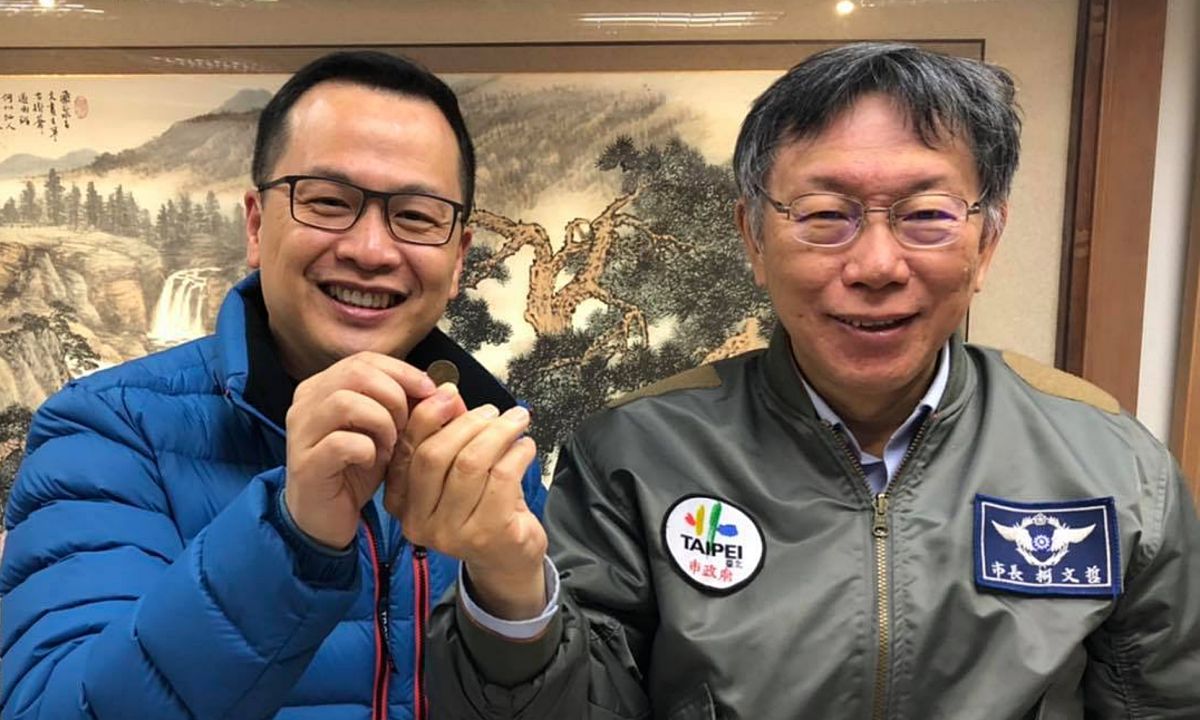 ▲台北市長柯文哲11日晚間，贊助國民黨台北市議員、革實院長羅智強的反萊豬公投連署宣傳公車。（圖／翻攝羅智強臉書）