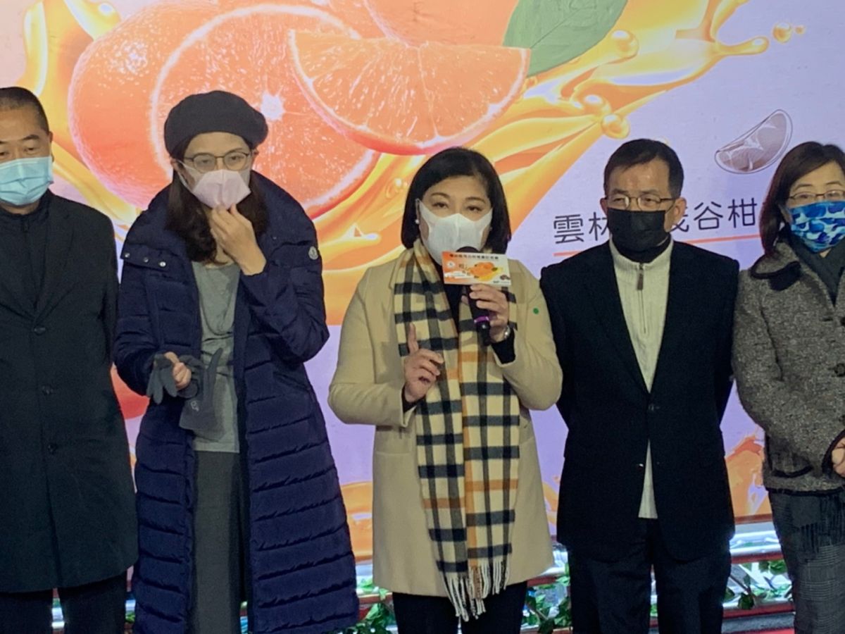 ▲雲林縣長張麗善12日到立法院開雲林茂谷柑記者會，會後受訪時她痛批豬肉儀表板出包，政府不該帶頭說謊、做假資料。　（圖／記者吳承翰攝）