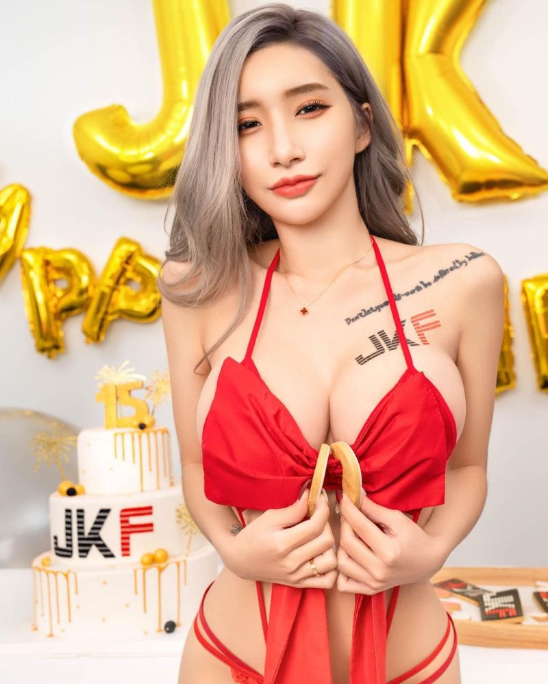▲▼蕭晴上圍雄偉。(圖/蕭晴IG)