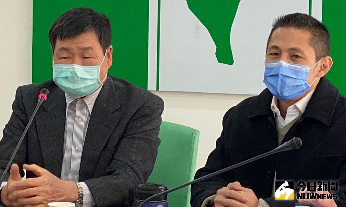 ▲新境界文教基金會副執行長吳怡農（右）同額競選民進黨台北市黨部主委，可以幾乎說是篤定當選。（記者／劉育辰攝）