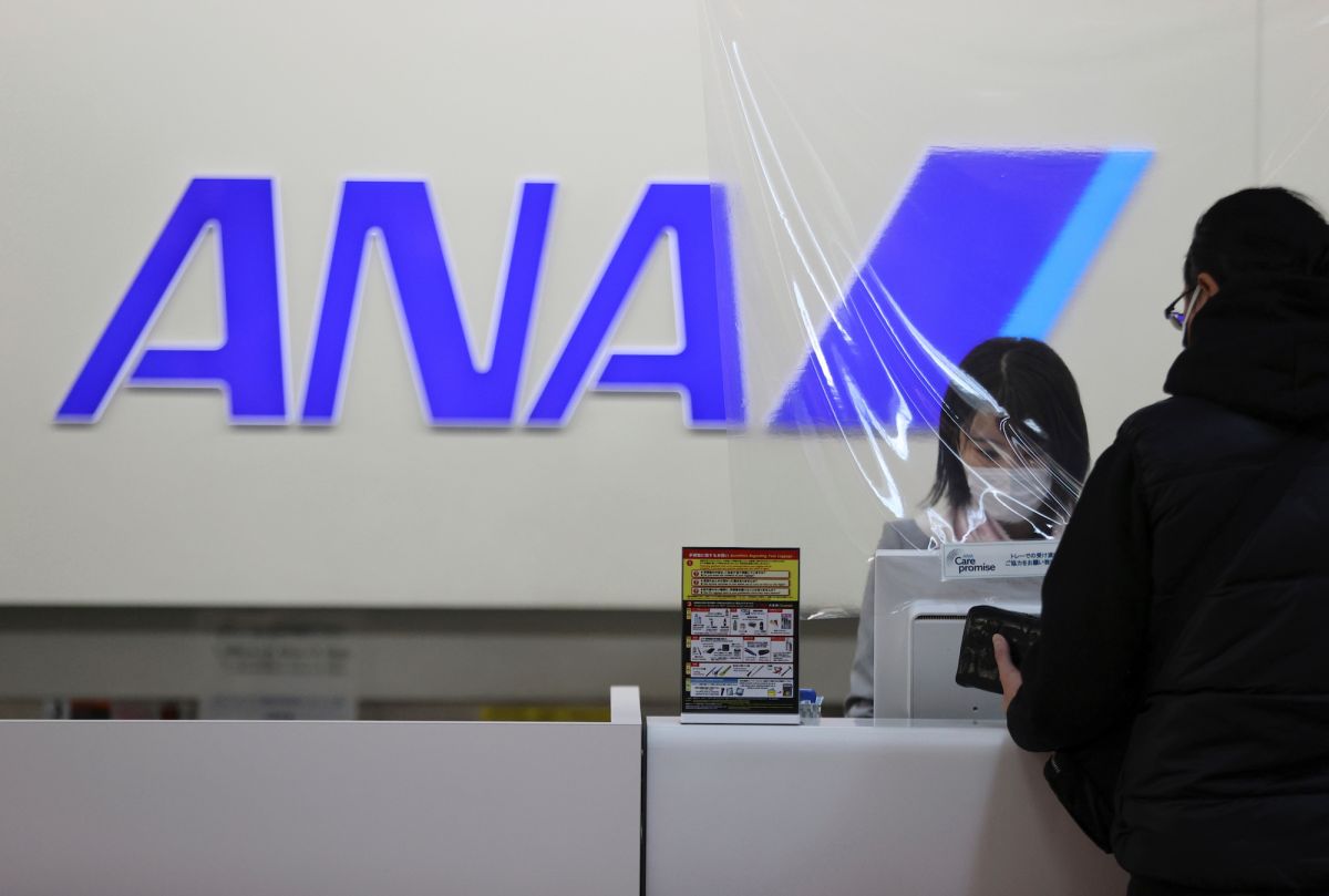 ▲日本維持對關係密切的11個國家、地區開放商務入境，但近期新冠肺炎疫情急遽升溫，地方政府與外交部會呼籲中央收緊邊境措施。（圖／美聯社／達志影像）