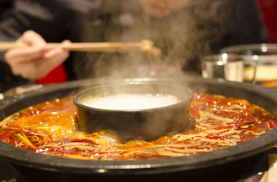 ▲有網友和老婆在家煮麻辣鍋，沒想到老婆卻在鍋內加了「超恐怖配料」，讓他相當崩潰。（示意圖／翻攝自《pixabay》 ）