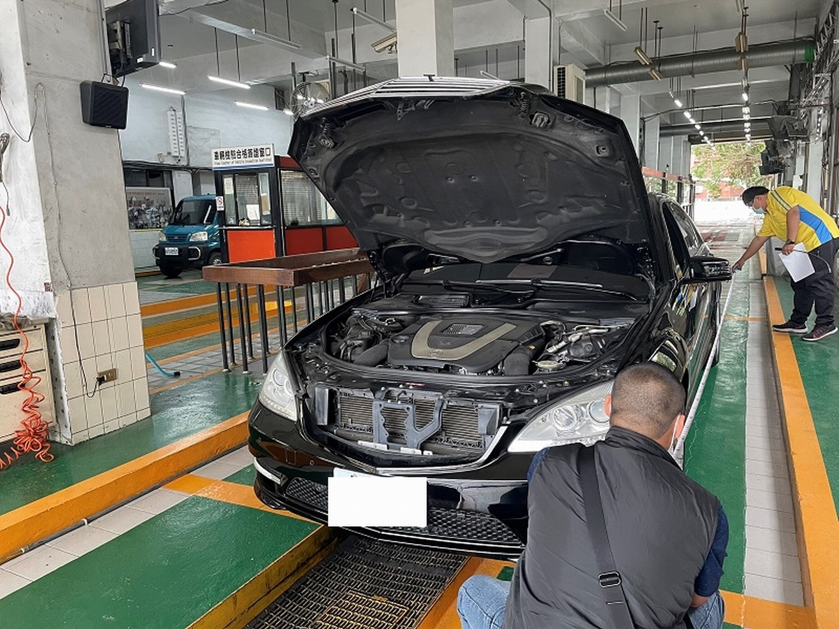 ▲代檢廠定期檢驗可變更車身顏色。（圖／屏東監理站提供, 2021.01.13）
