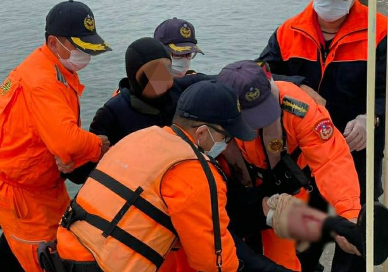海巡署岸巡隊神救援　成大學研水下作業員遭舷外機割傷
