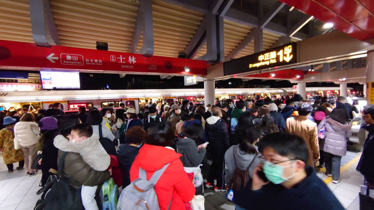 ▲新北今（29）日傳出10人家庭群聚感染，雙北本土確診數飆升至二位數，指揮中心將在下午兩點整說明。（示意圖／NOWnews資料照）