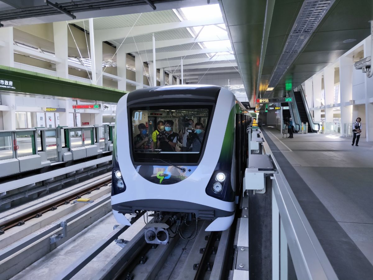 ▲中捷運綠線發生電聯車半永久聯結器軸心斷裂，中捷公司表示，首列完成安裝升級軸心的列車今首發上正線運轉測試(圖／資料照片)