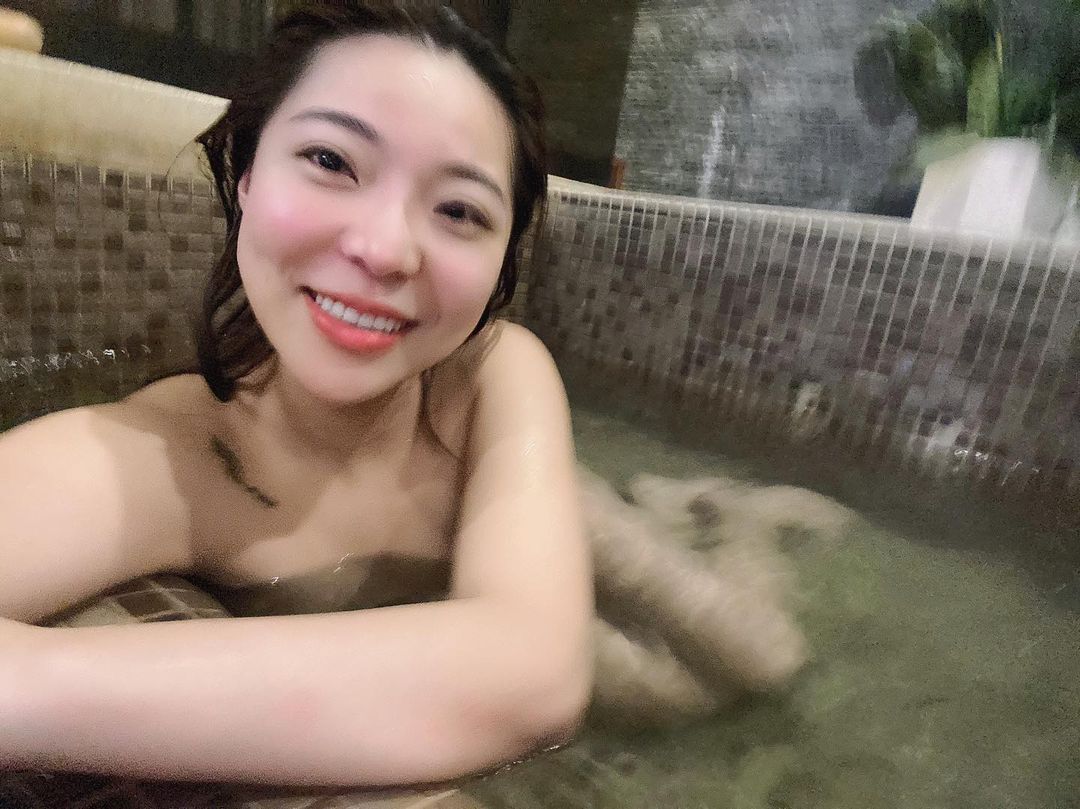 ▲粉絲看不慣太多業配文，決定退追蹤，宛宛兒揭露網紅現實面。（圖／翻攝自宛宛兒IG）