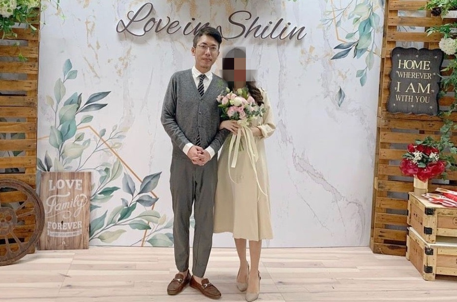 ▲丁允恭現任女友發文力挺丁允恭，更曬出婚紗照透露兩人已經結婚。（圖／翻攝自當事人臉書）