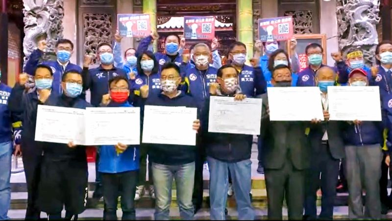 ▲國民黨主席江啟臣、前總統馬英九出席反萊豬公投連署新竹場活動,江啟臣對於王浩宇罷免案,表示「尊重與順應民意」。(圖/國民黨提供)