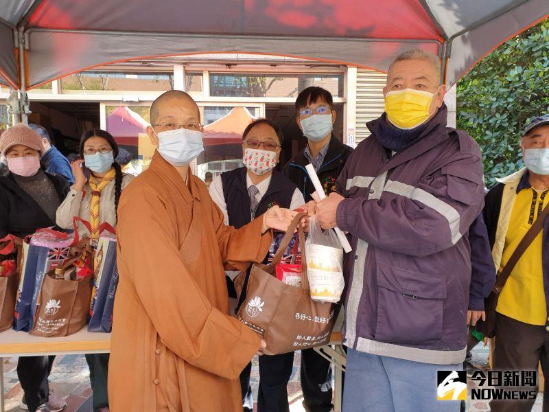 佛光山惠中寺法寶節慈悲送暖      嘉惠1600福田戶過好年
