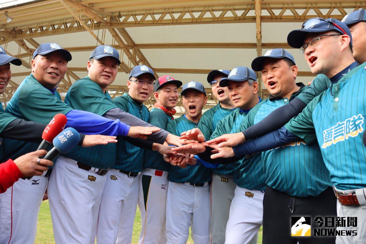 ▲陳柏惟今（17）日回高雄參加湧言盃公益慢速壘球賽。（圖／記者鄭婷襄攝）