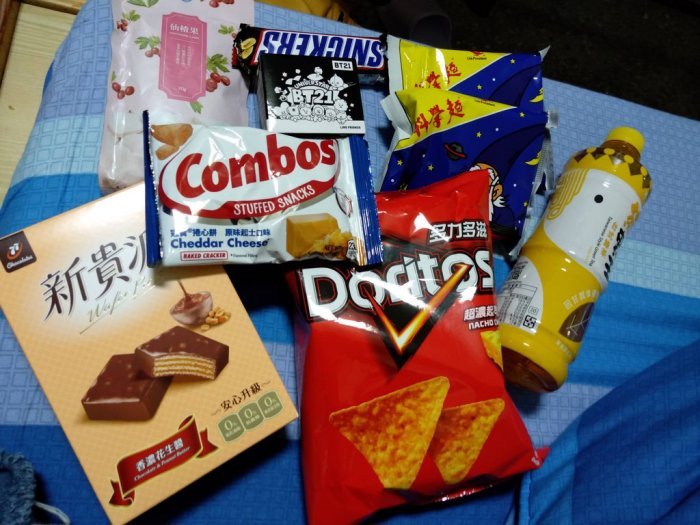▲網友分享自己購買全家福袋的開箱戰利品。(圖/Dcard)