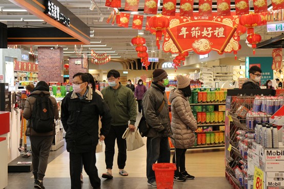 ▲民眾已開始陸續採買年貨(圖/記者拍攝)