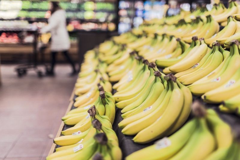 ▲一名女士走進超商，一口氣買了5根香蕉，讓原PO相當困惑。（示意圖／翻攝自Pixabay）

