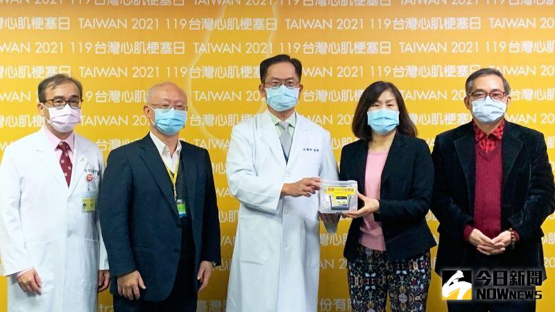 ▲高雄榮總連續四年捐贈高雄市政府到院前救護車用藥「守心藥盒」。(圖/記者陳美嘉攝,2021.01.18)