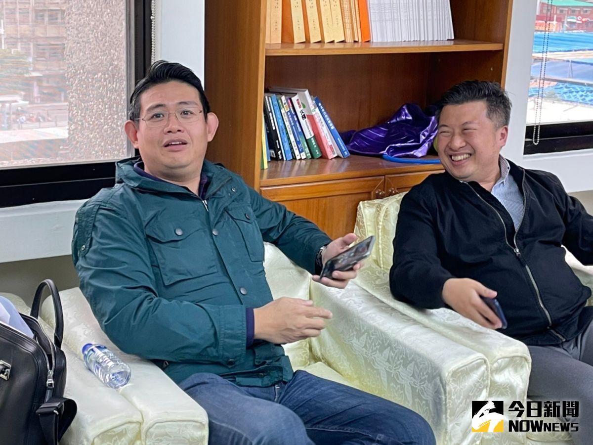 ▲中評委之一的新北市議員張志豪(右)主張，黨紀應嚴格執行，但仍應給這三位跑票立委有改進機會和空間。。（圖/記者陳志仁攝，2021.01.18）
