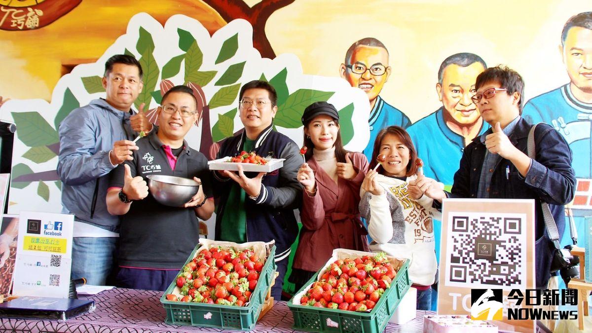 ▲藝人汪建民（左一）推薦TC巧舖草莓季。（圖／記者陳美嘉攝，2021.01.19）
