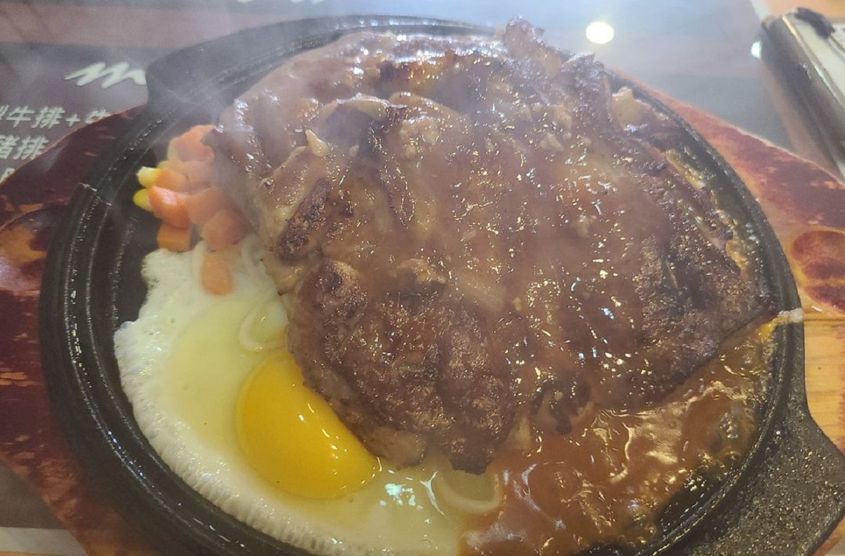 ▲有網友分享朋友傳授的「牛排專業點法」，引發許多老饕共鳴。（圖／翻攝自臉書社團《爆廢公社二館》）