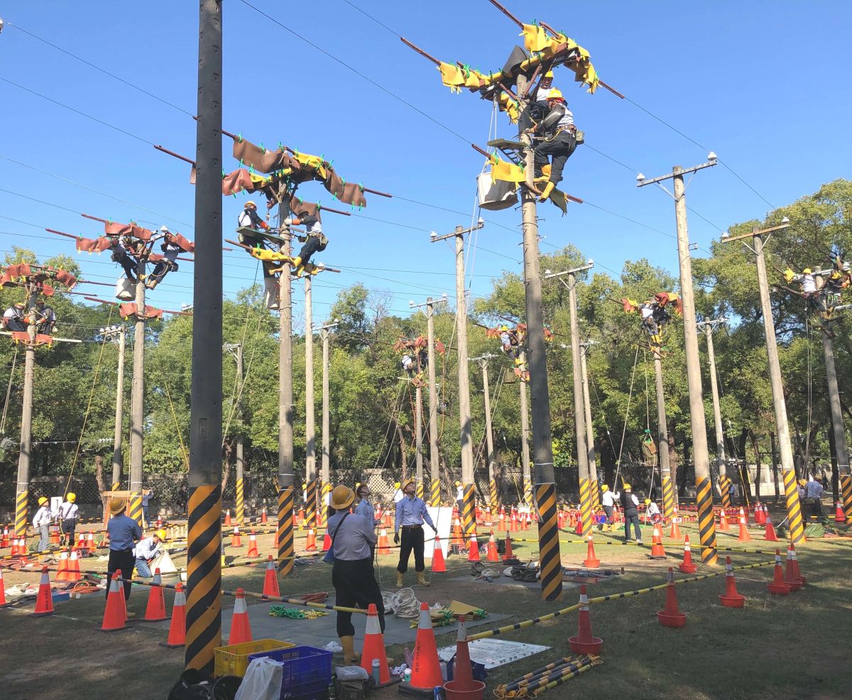 ▲台灣電力公司舉辦電力職人技能競賽，相互切磋較勁。(圖／記者黃守作攝，2021.01.19)