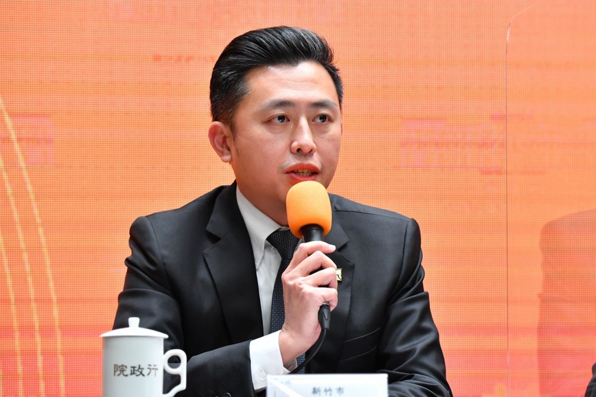 ▲有媒體詢問，由於林智堅民調支持度高，若民進黨內想徵召他角逐桃園市長大位，他是否有意願。對此，林智堅回應，現階段會將所有精力與時間投入市政工作。（圖／行政院提供）