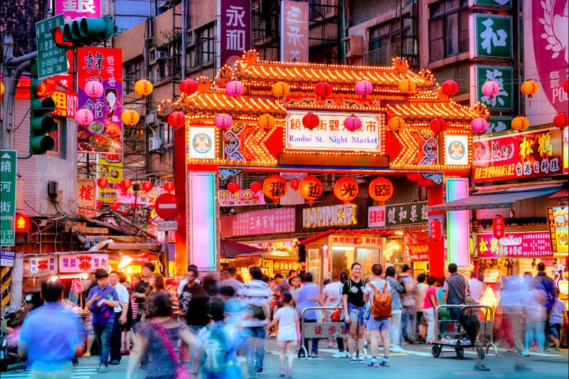▲網友發現台灣夜市販售的東西有九成都長一樣，引發討論。（示意圖／取自Shutterstock)