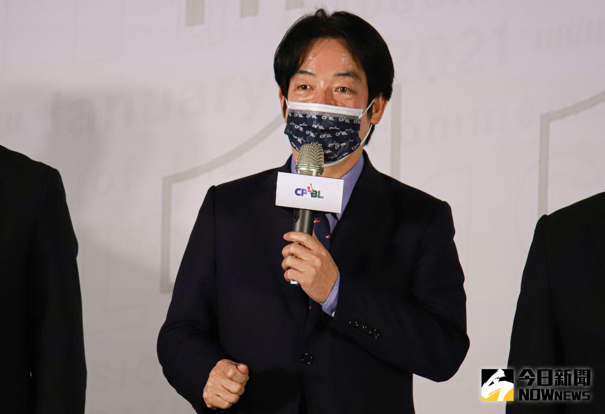 ▲中華職棒前會長吳志揚正式卸任交接給新會長蔡其昌，副總統賴清德（中）也到場祝賀並勉勵蔡其昌接棒讓中華職棒更加蓬勃發展。（圖／記者葉政勳攝 , 2021.01.19）