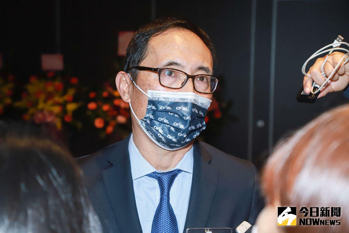 ▲中華職棒前會長吳志揚正式卸任交接給新會長蔡其昌，中信兄弟領隊劉志威也到場祝賀。（圖／記者葉政勳攝 , 2021.01.19）