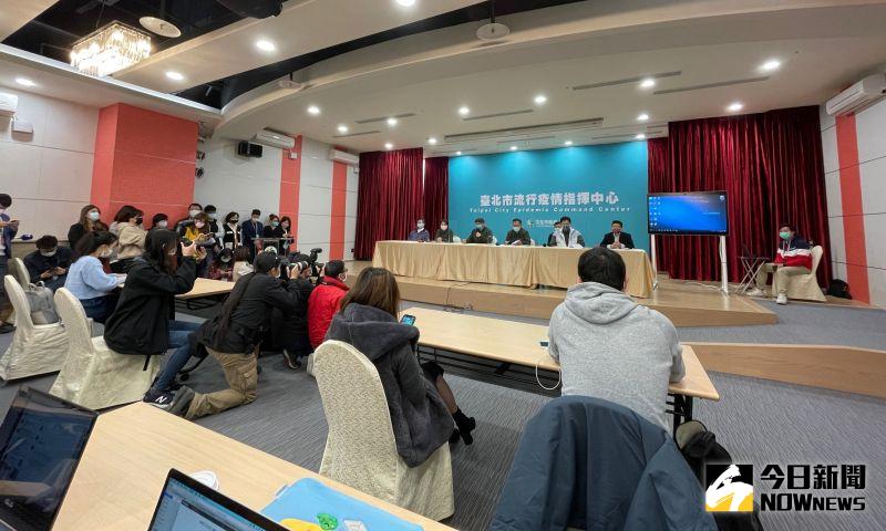 ▲在台灣燈節因應疫情宣布停辦後,各縣市政府也相繼宣布各個活動停辦或延辦。台北市長柯文哲20日上午也宣布,年貨大街的實體活動取消、台北燈節相關活動則延後舉辦。(圖/記者丁上程攝,2021.1.20)