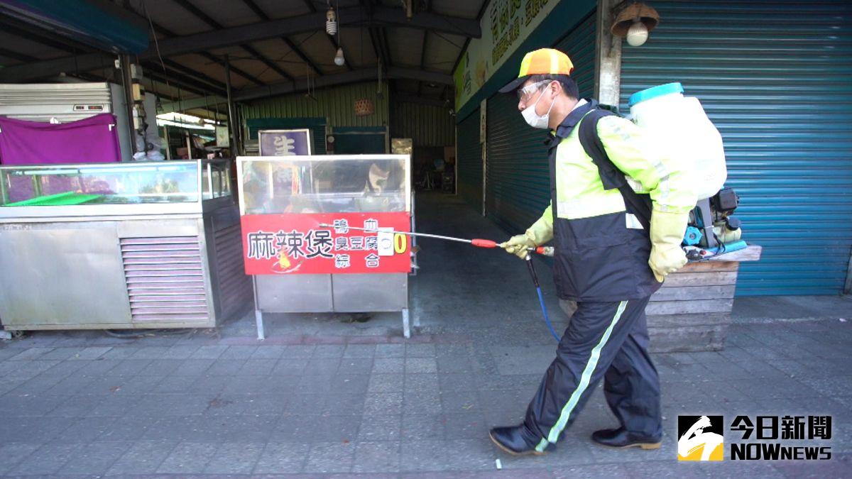 ▲桃園南門市長今天休市進行消毒作業。（圖／記者李春台攝, 2021.01.20）