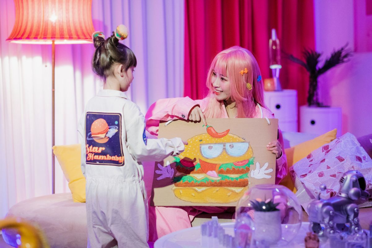 ▲鄧福如在MV中疑似透露懷上女寶寶的訊息。（圖／昊霸贏贏企業社提供）