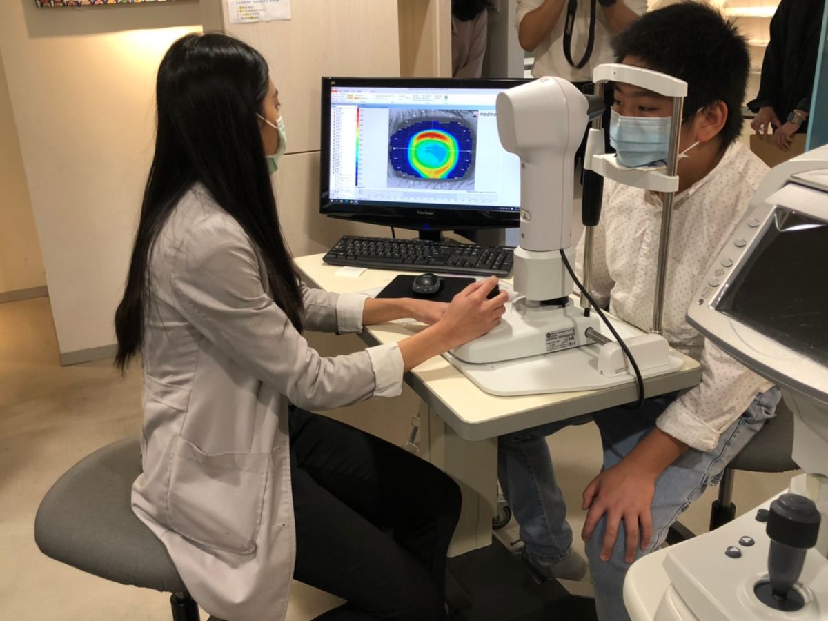 ▲醫師表示，台灣學童視力危機嚴重，小學生近視人數已經達50萬人。（圖／記者劉雅文拍攝）