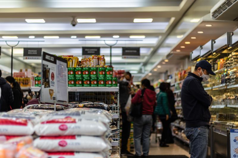 ▲許多超市都會販售生鮮食品，不過就有內行人抖出暗黑內幕，表示「4種食物」就算打折也不要買。（示意圖／取自unsplash）