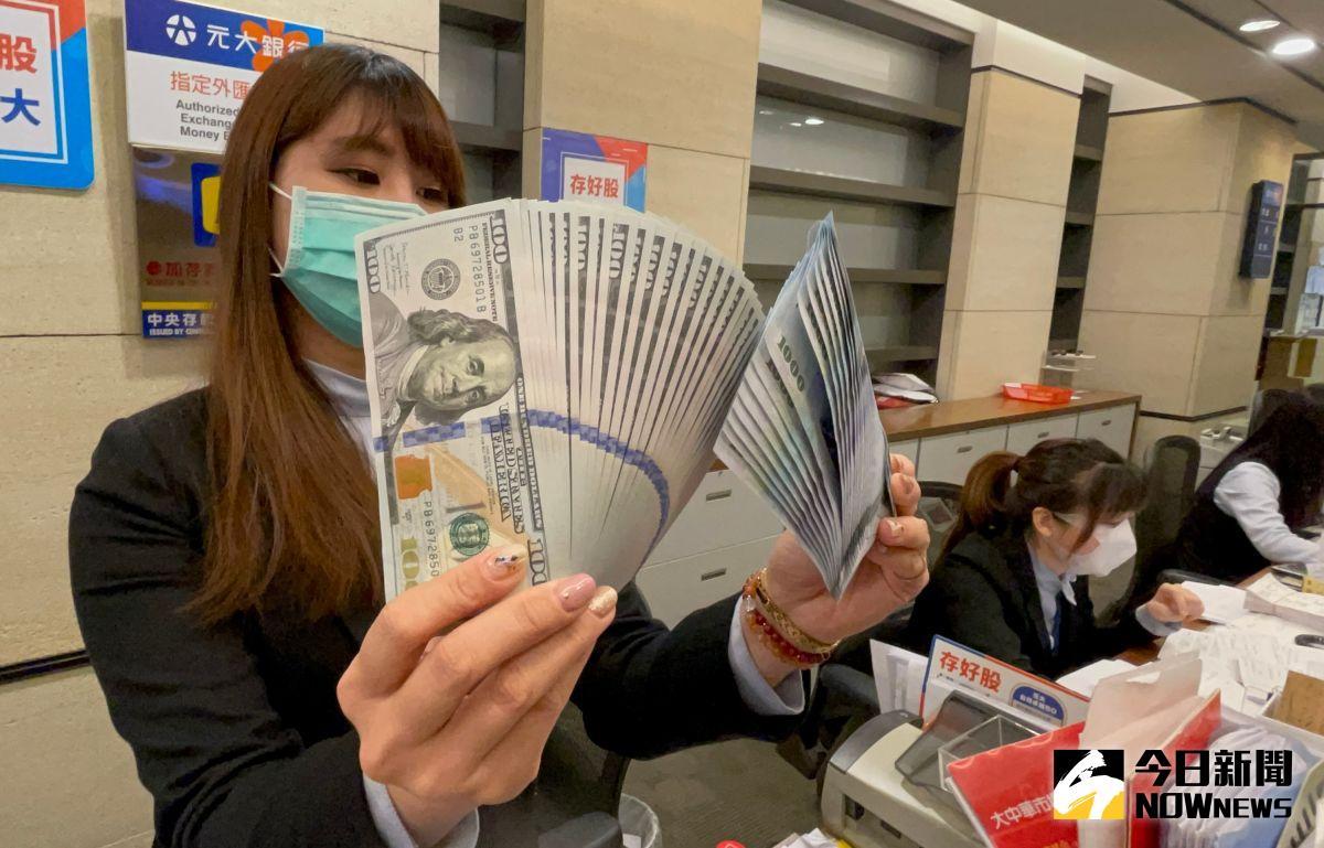 ▲新台幣兌美元衝上27字頭，外銀看好亞太貨幣下半年可望重拾漲勢。（圖／記者顏真真攝）