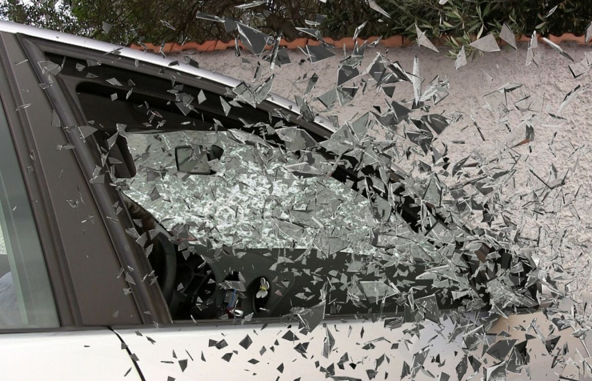 ▲一輛自小客車不明原因衝撞班哨圍牆，經查該駕駛正是前台東縣議員蔡義勇。圖為示意圖與內文無關。（示意圖／翻攝自Pixabay）