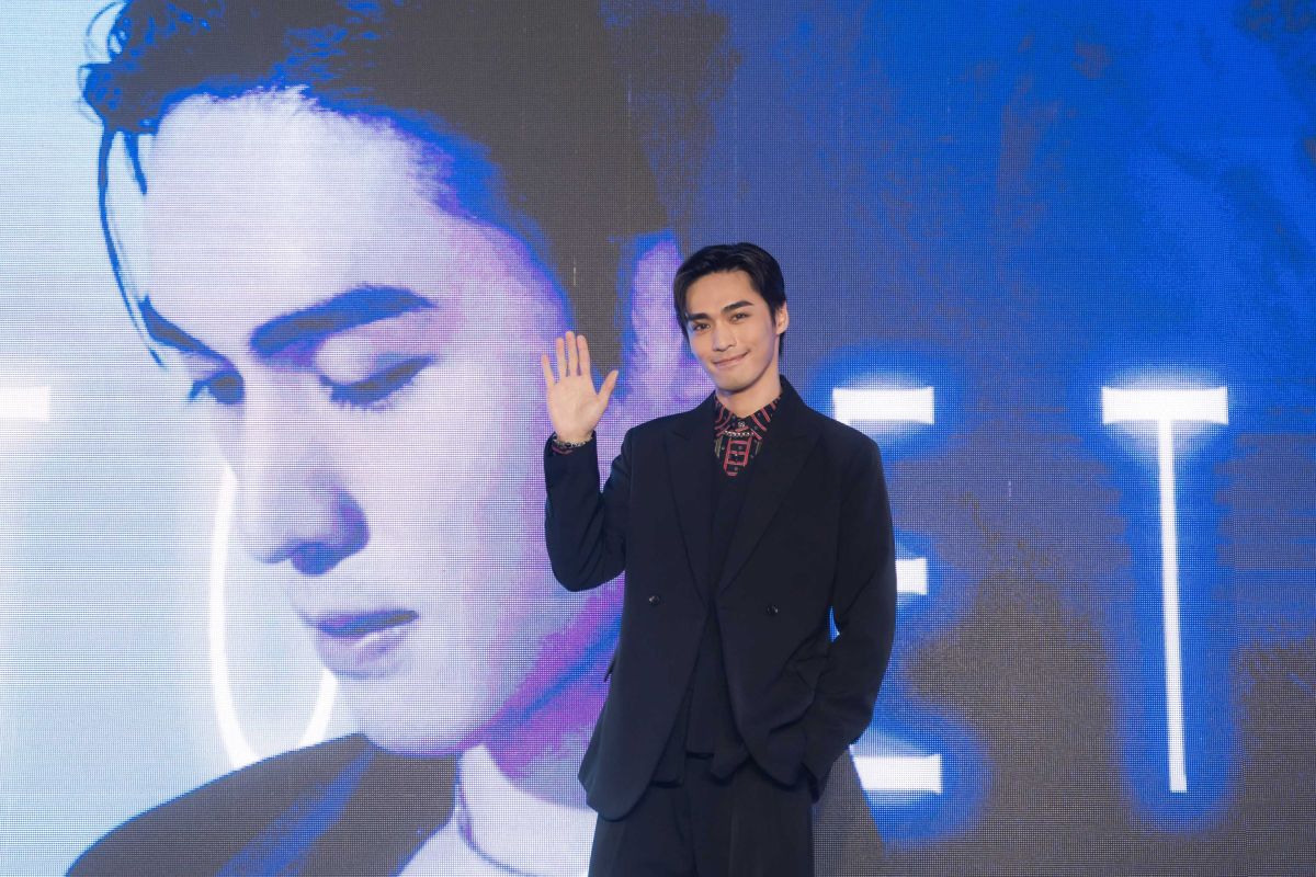 ▲王振諾推出的寫真集遊走尺度邊緣。（圖／這方娛樂提供）