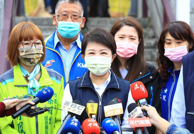 ▲桃園發生群聚感染，台中市長盧秀燕今早表達「助桃」立場，並在臉書上為鄭市長及桃園市民加油。（圖／台中市府提供）