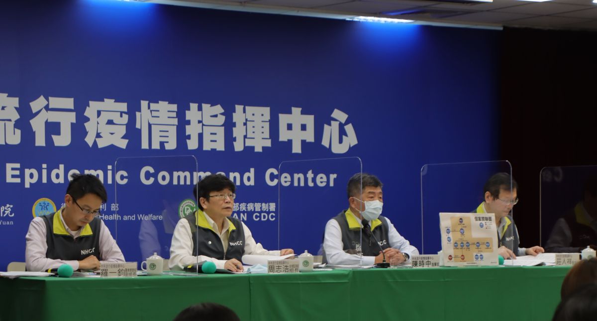 ▲衛福部桃園醫院日前爆發醫院群聚感染事件，累計至今隔離967人。中央流行疫情指揮中心指揮官陳時中今（24）日下午2時再召開記者會說明，也引發關注是否又有新疫情。（圖／指揮中心提供）