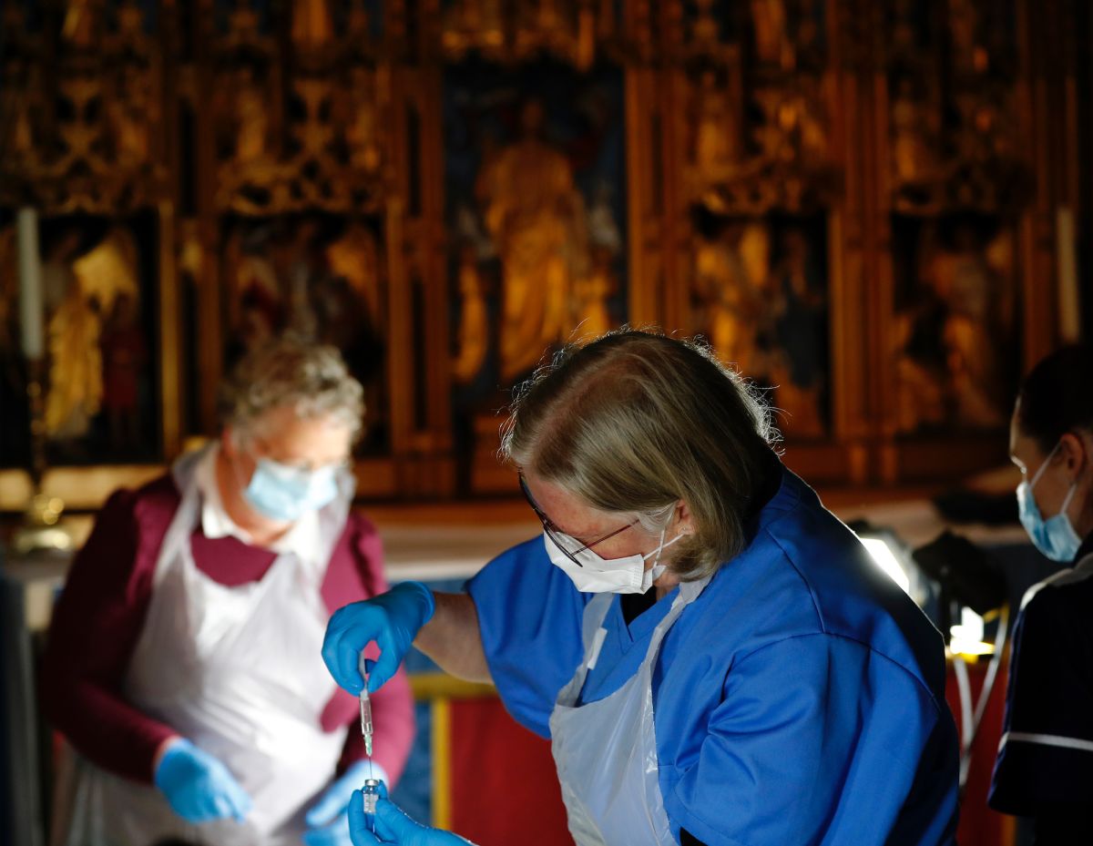 ▲據媒體統計，英國目前已接種第一劑新冠疫苗的人數已達586萬人。（圖／美聯社／達志影像）