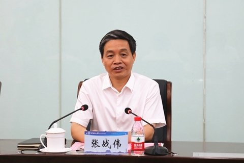 ▲河南省濟源市委書記張戰偉日前當眾搧市府秘書長翟偉棟耳光，事件曝光後引發民眾議論，張戰偉因而免職。（圖／翻攝自微博）
