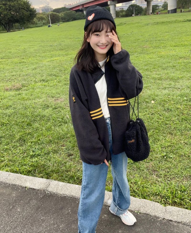 ▲愛莉莎莎為拍片排隊逛唐吉訶德。(圖/愛莉莎莎IG)