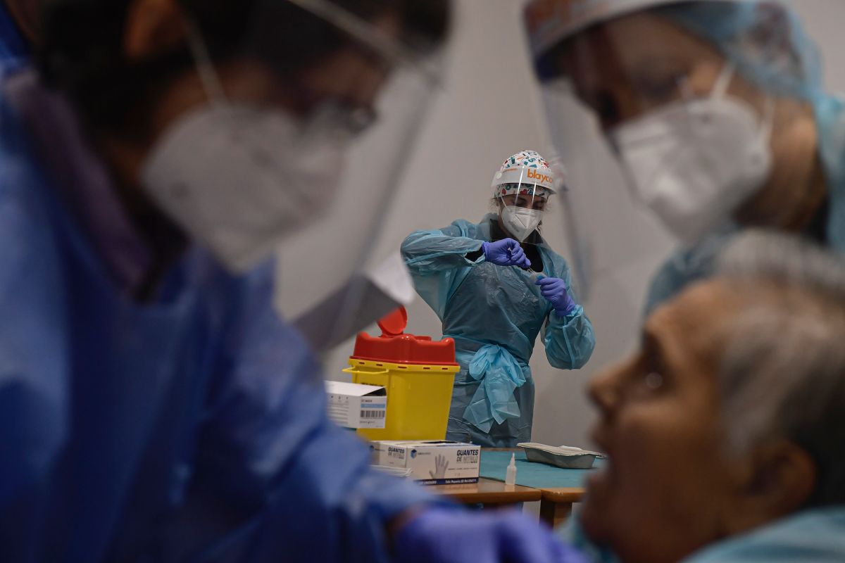 ▲中央流行疫情指揮中心公布國內新冠肺炎最新疫情。（示意圖／美聯社／達志影像）