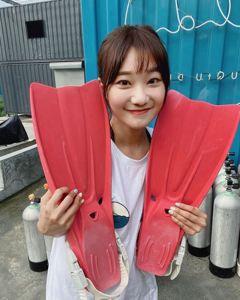 ▲▼愛莉莎莎為拍片排隊逛唐吉訶德。(圖/愛莉莎莎IG)