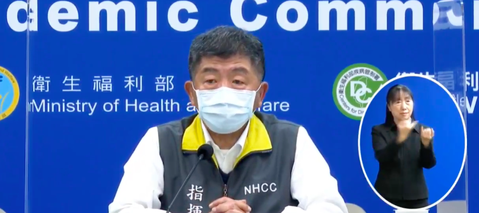 ▲指揮官陳時中24日晚間宣布，即刻起擴大回溯醫院相關接觸者居家隔離措施。（圖／擷取自疾管署直播）