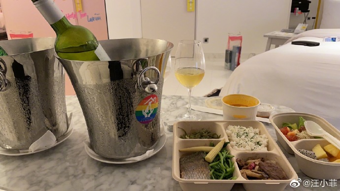▲同事特地幫汪小菲準備餐點。(圖/汪小菲微博)