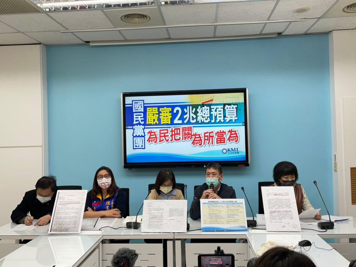 ▲國民黨團25日開記者會，指出朝野協商統刪255億預算，會針對大內宣、出國旅費部分著手。　（圖／記者吳承翰攝）