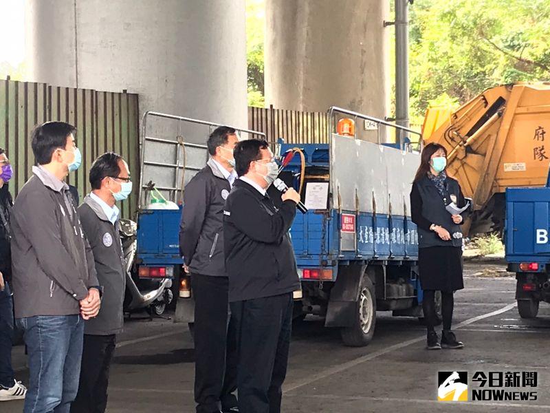 ▲部桃跨大回溯總數預估將達5000人,桃園市長鄭文燦今日上午慰問桃園市清潔隊時受訪表示,將協助進行後續的疫調、發放居家隔離通知以及關懷包等工作。(圖/記者李春台攝,