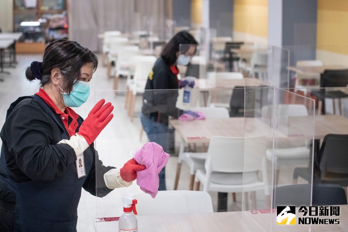 ▲陳時中今（30）日強調，「沒所謂微解封！三級警戒就是外帶不內用」，而餐飲內用相關指引已持續準備，希望大家遵守三級警戒管制。（圖／NOWnews資料照）