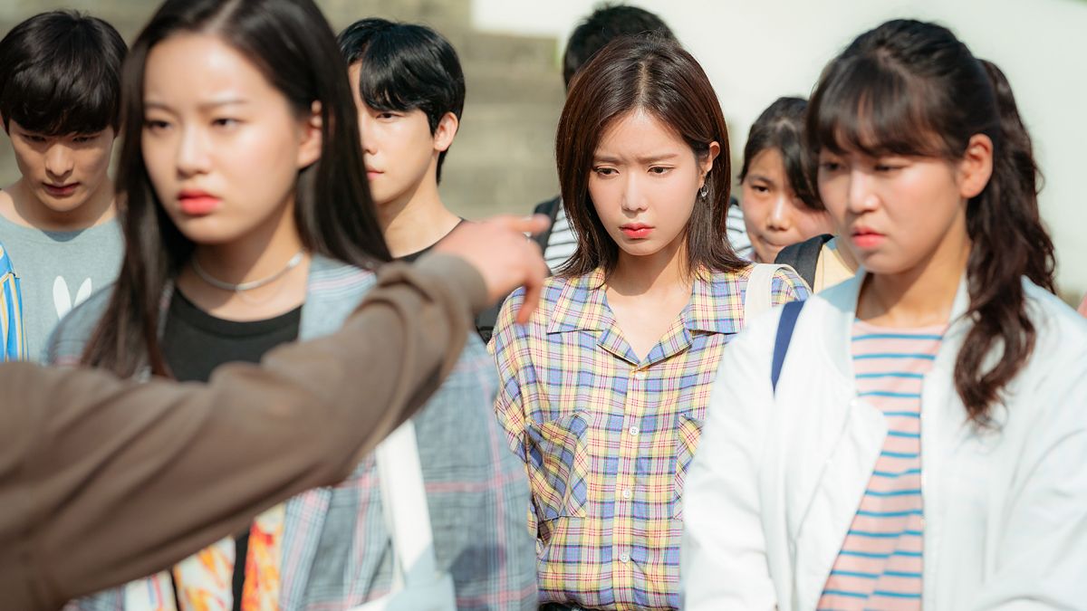 ▲林秀香（中）劇中因外貌而沒自信，也常被欺負。（圖／東森戲劇）